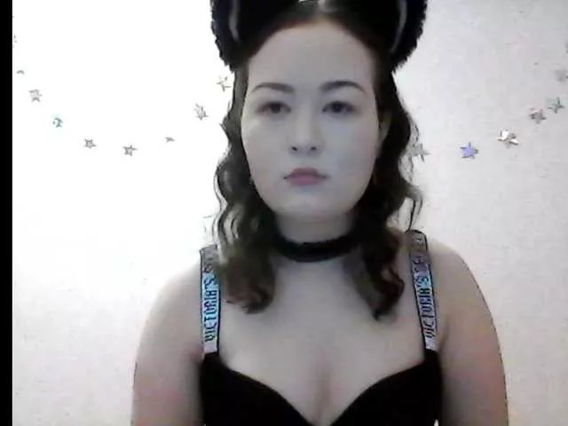 Offline -tiny-nika- on BongaCams