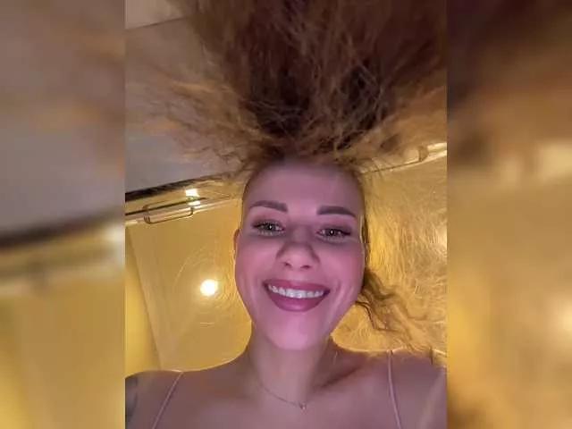 -VikkiL0vesCheese- on BongaCams 