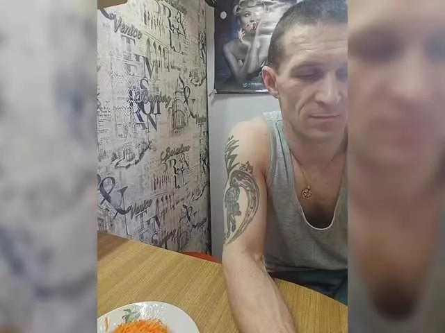 2-Crazy on BongaCams 