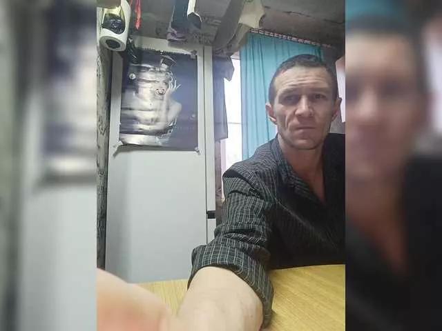 2-Crazy on BongaCams 