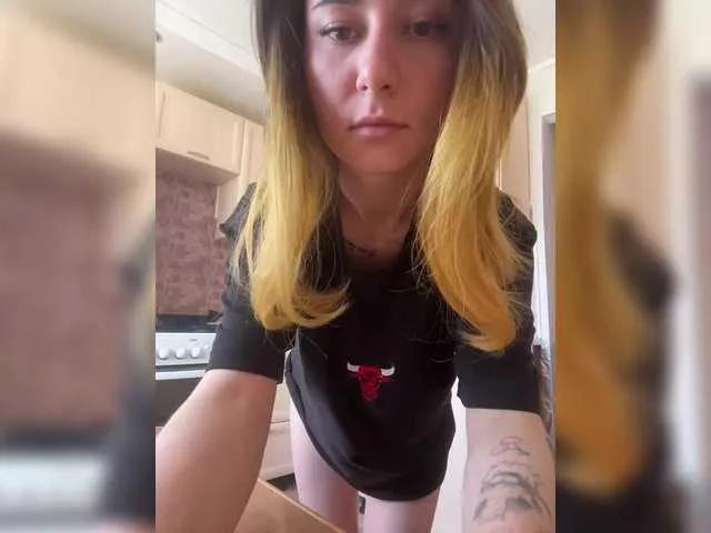 Alisa21-1 on BongaCams 