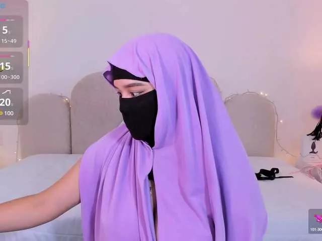 allanaluna on BongaCams 