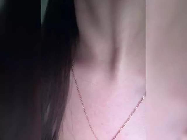 Alliina-leee on BongaCams 