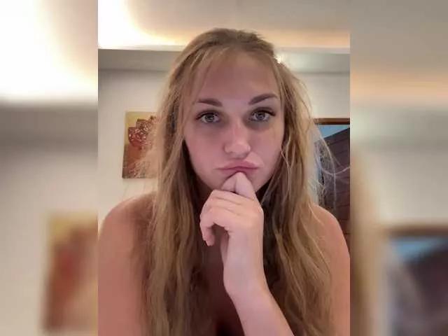 annie-blush1 on BongaCams 