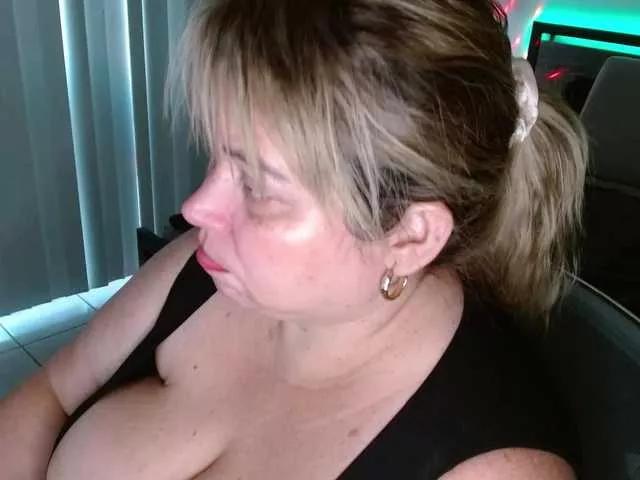 bella-savati on BongaCams 