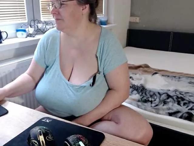 Bessy123 on BongaCams 