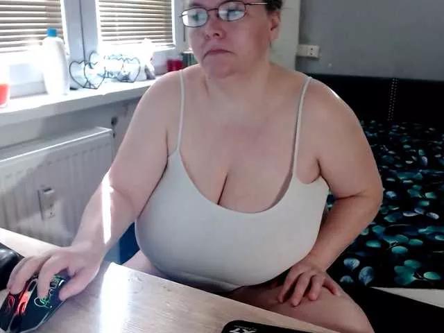 Bessy123 on BongaCams 