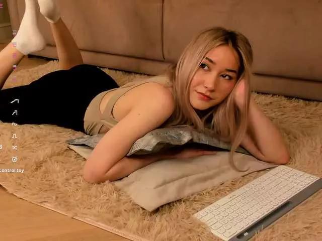 Blond-Whine on BongaCams 