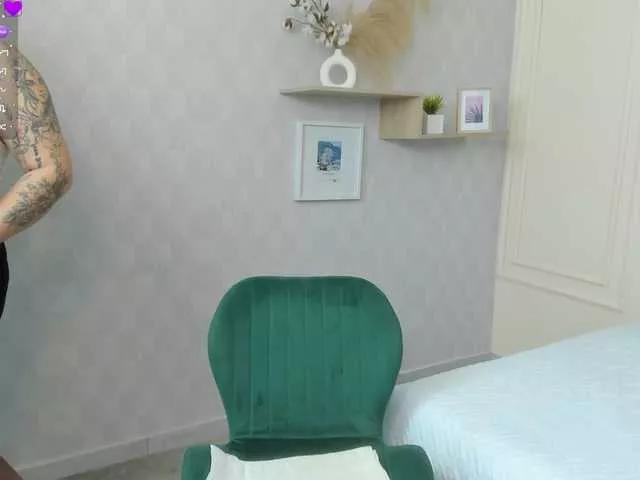 charlotte-mayers on BongaCams