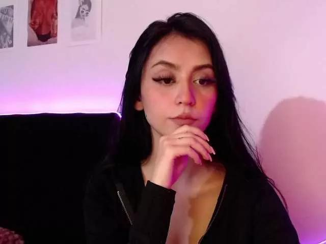 Coraliinee on BongaCams 