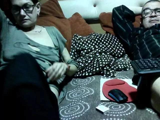 coupleofcoolx on BongaCams 