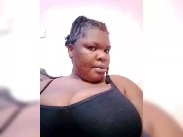 CreamyClit on BongaCams 