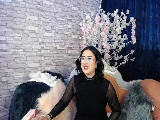 Cristaldeleons on BongaCams 