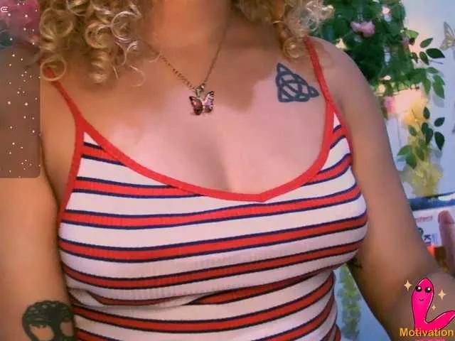 Crystal25 on BongaCams 