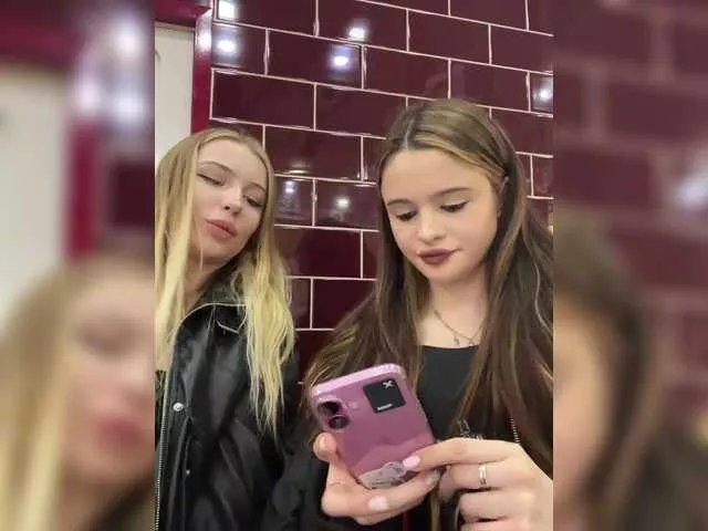 Offline CutieMolly on BongaCams