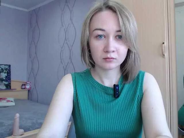 DaddysSluttyGirl on BongaCams 