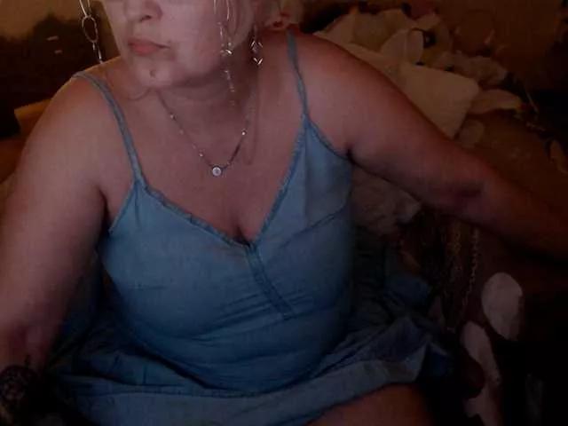 DivineBlond on BongaCams 
