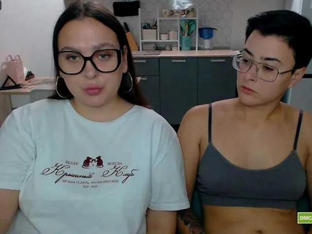 Freechat dreamteamgirls on BongaCams