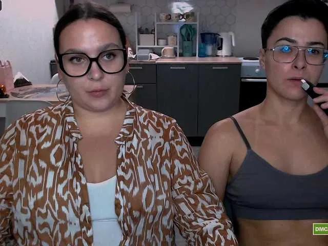 Freechat dreamteamgirls on BongaCams