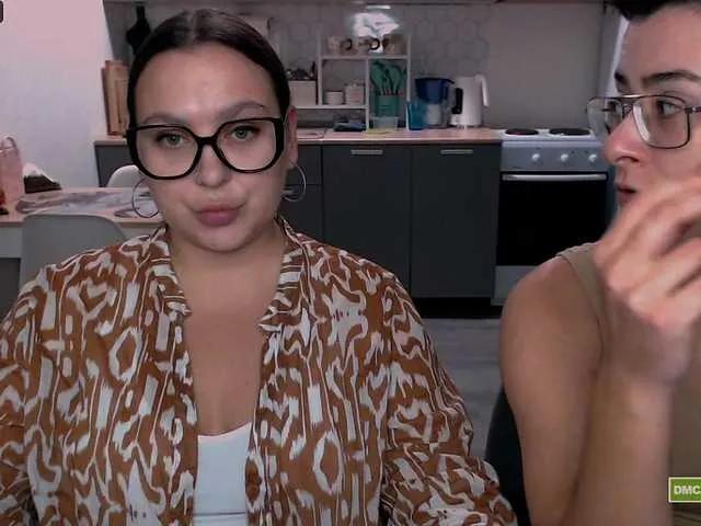 Freechat dreamteamgirls on BongaCams