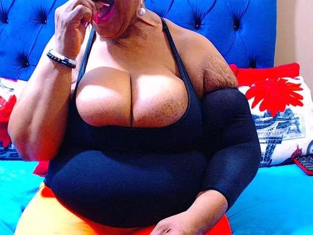 Ebonycandy10 on BongaCams 