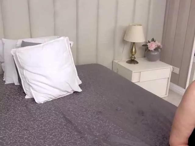 ElenaJuarez on BongaCams 