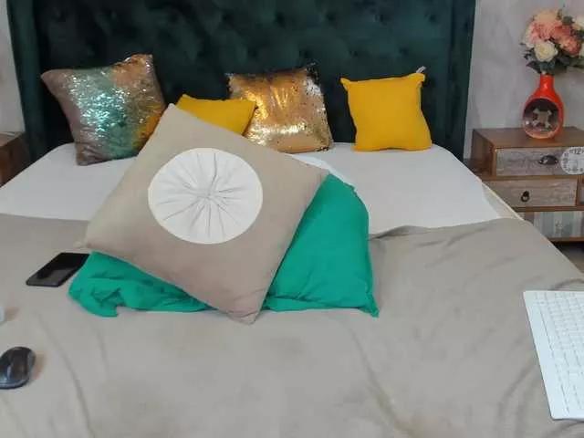 ElizaClutch on BongaCams 