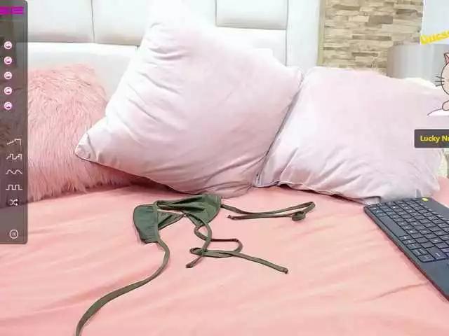 EllaDavs on BongaCams 