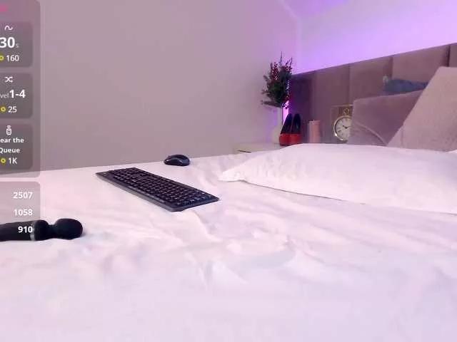 EllaWhite on BongaCams 