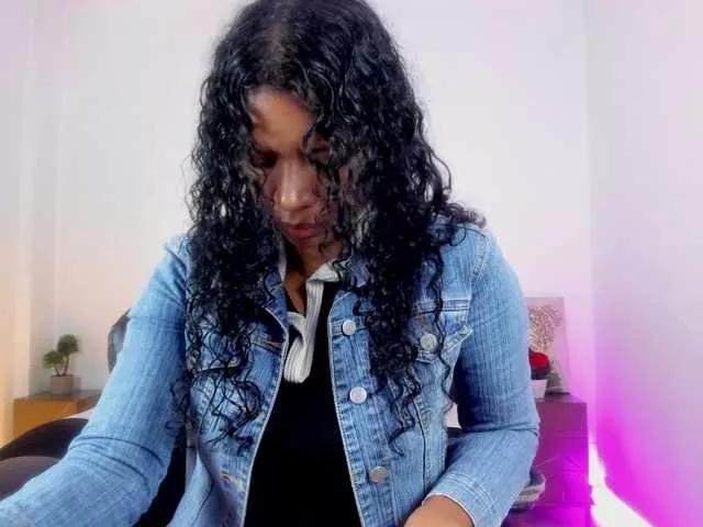 Ellie-Alves on BongaCams 