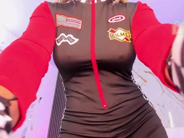 EmilyLeah on BongaCams 