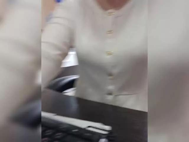 EmmiHot on BongaCams 