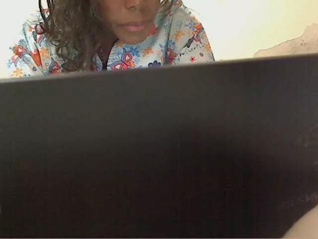 EMYYLI2 on BongaCams 