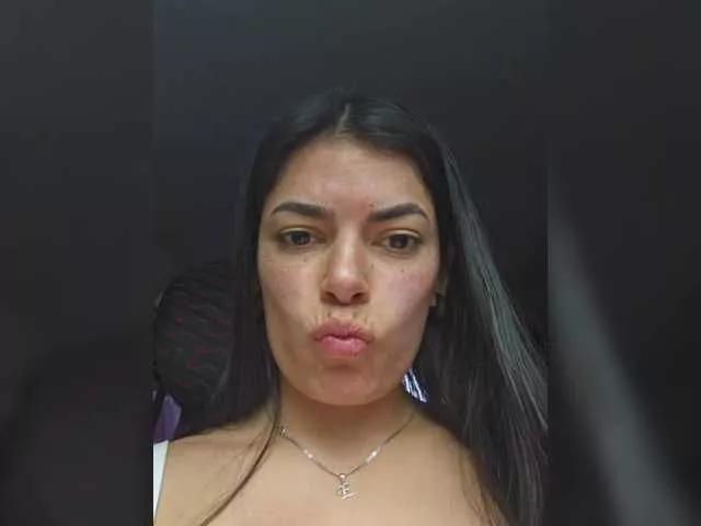 Estefanii-R on BongaCams 