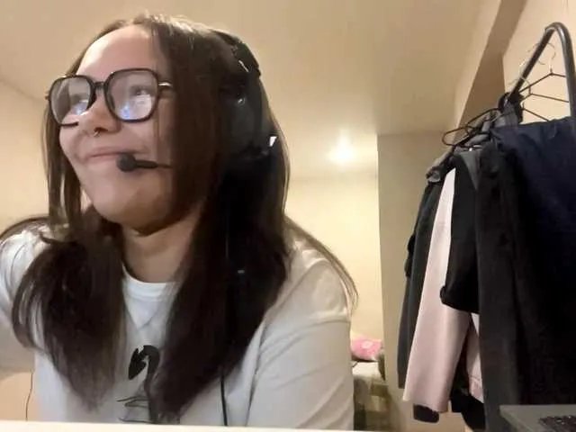 Freechat EsterAiu on BongaCams