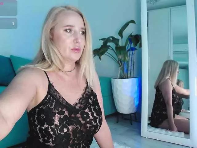 EvelynDreamy on BongaCams 
