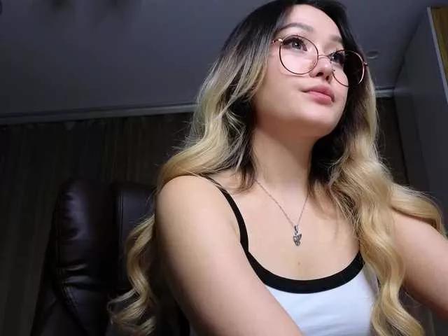 Heaven-Sakura on BongaCams 