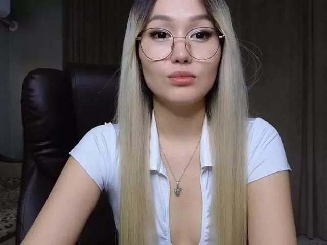 Heaven-Sakura on BongaCams 