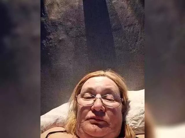 Offline HelenaGloss on BongaCams