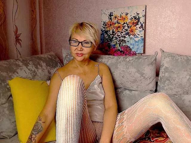 HellyFuckMe on BongaCams 