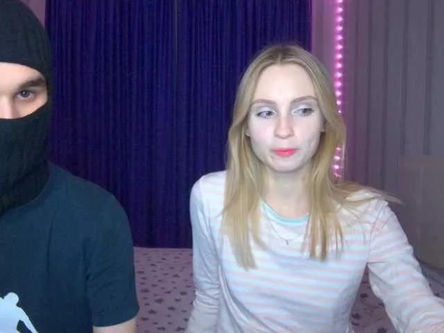 hollyJoys on BongaCams 