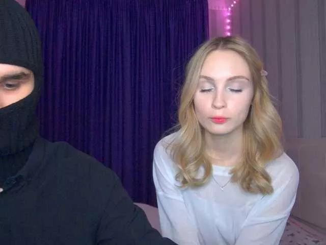 hollyJoys on BongaCams 
