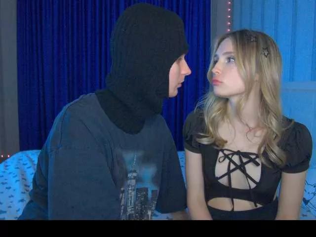 hollyJoys on BongaCams 