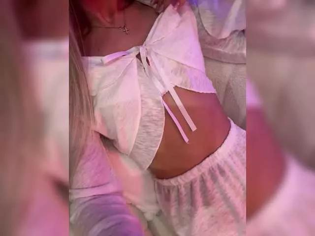 HollyPolly111 on BongaCams 