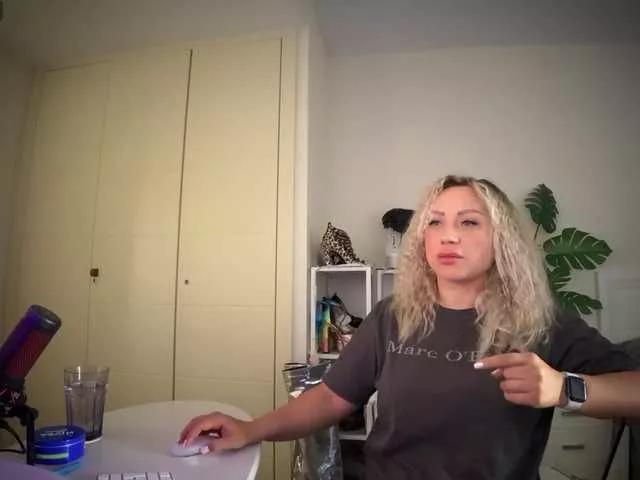 HomePussy1 on BongaCams 