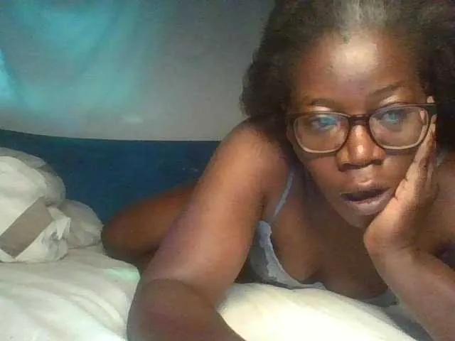 Hotsavie01 on BongaCams