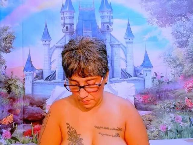 indianroxy on BongaCams