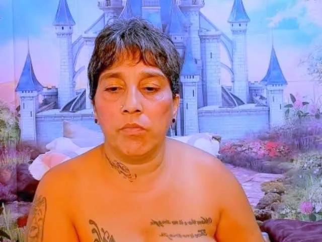 indianroxy on BongaCams