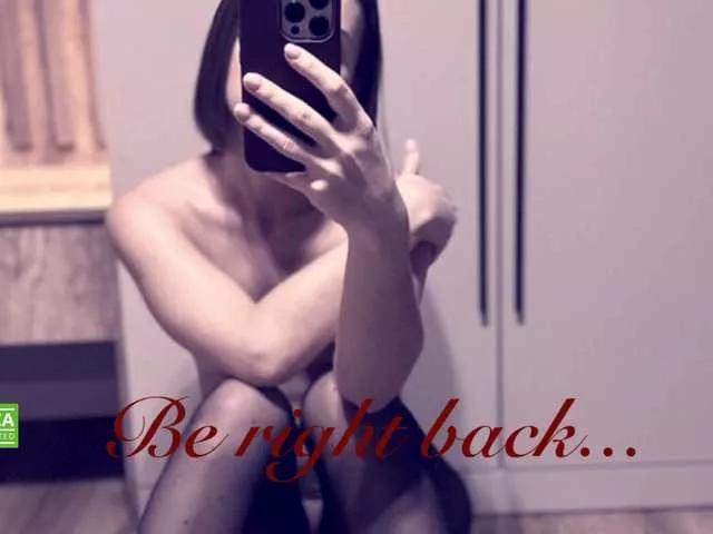 Jenniee on BongaCams 