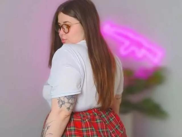 JuicyPeachh on BongaCams 